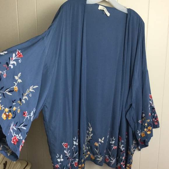 A Beautiful soul embroidered kimono/duster plus 2X - Picture 8 of 15